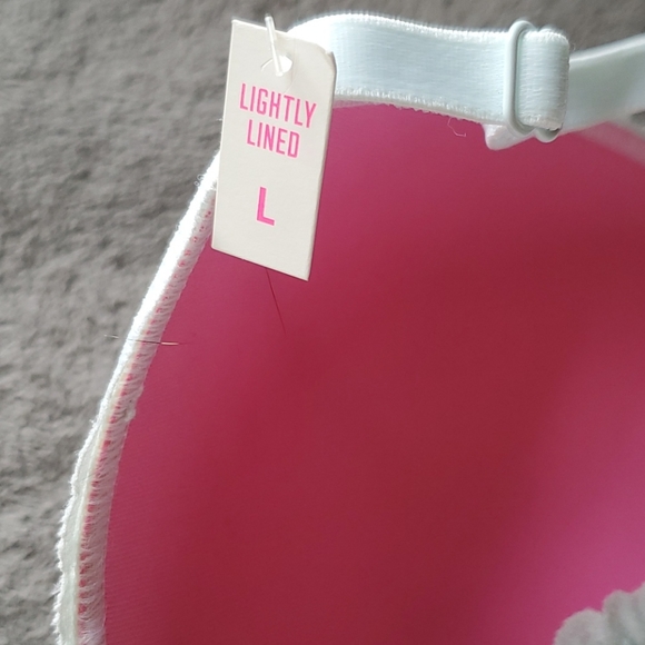 Bras - Picture 4 of 4